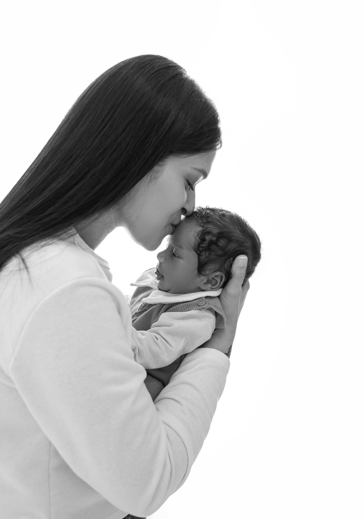 Ensaio de acompanhamento em estudio. Fotografo em londrina especializado em ensaios de bebes e crianças. Momento registrado pela fotografa Giscellayne.