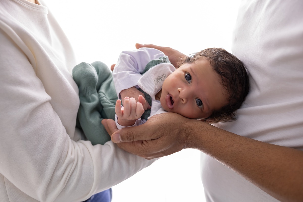 Ensaio de acompanhamento em estudio. Fotografo em londrina especializado em ensaios de bebes e crianças. Momento registrado pela fotografa Giscellayne.