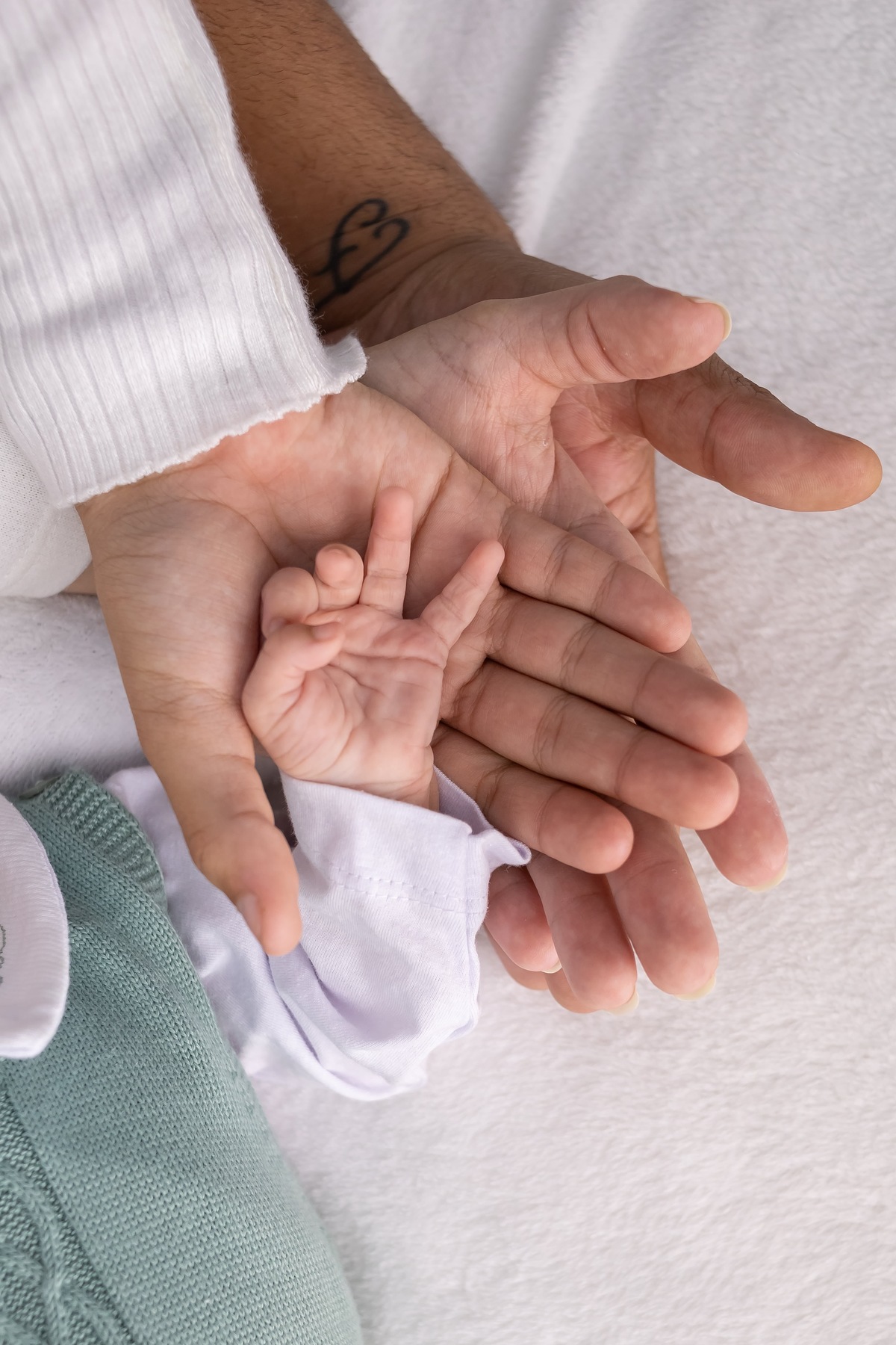Ensaio de acompanhamento em estudio. Fotografo em londrina especializado em ensaios de bebes e crianças. Momento registrado pela fotografa Giscellayne.