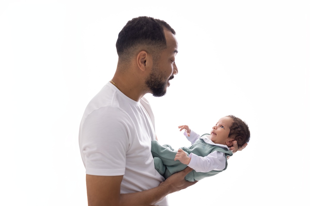 Ensaio de acompanhamento em estudio. Fotografo em londrina especializado em ensaios de bebes e crianças. Momento registrado pela fotografa Giscellayne.