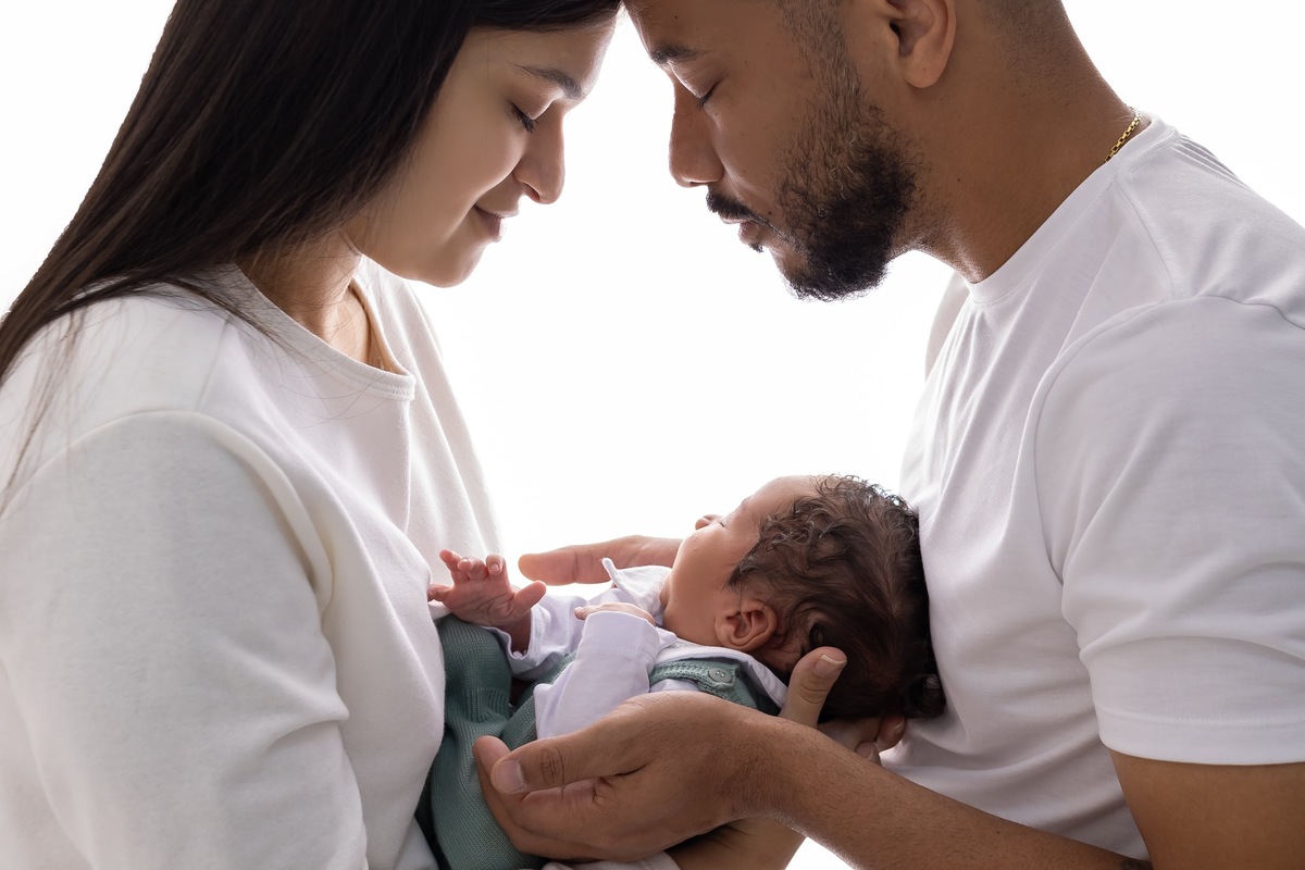 Ensaio de acompanhamento em estudio. Fotografo em londrina especializado em ensaios de bebes e crianças. Momento registrado pela fotografa Giscellayne.