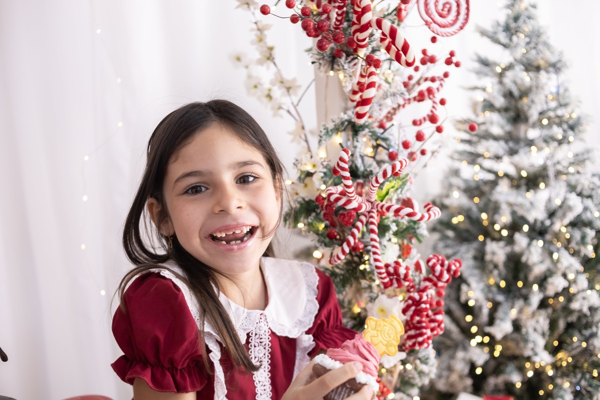 Ensaio de Natal em estudio. Fotografo em Londrina especializado em ensaios de bebes, família e crianças. Momento registrado pela fotografa Giscellayne.