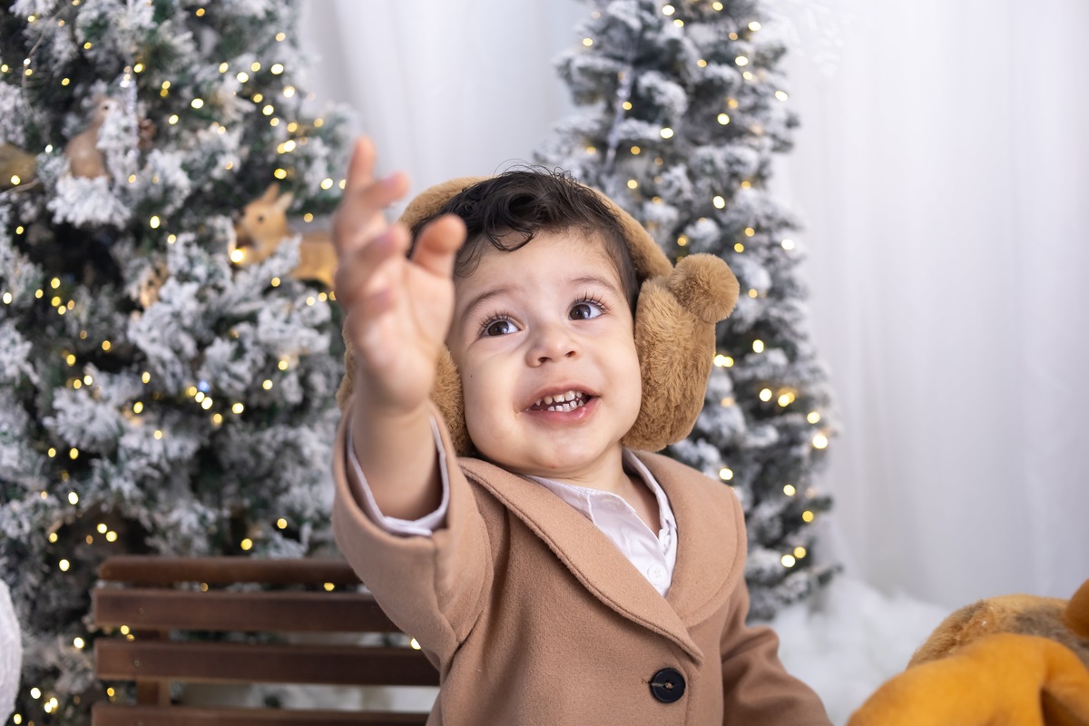 Ensaio de Natal em estudio. Fotografo em Londrina especializado em ensaios de bebes, família e crianças. Momento registrado pela fotografa Giscellayne.