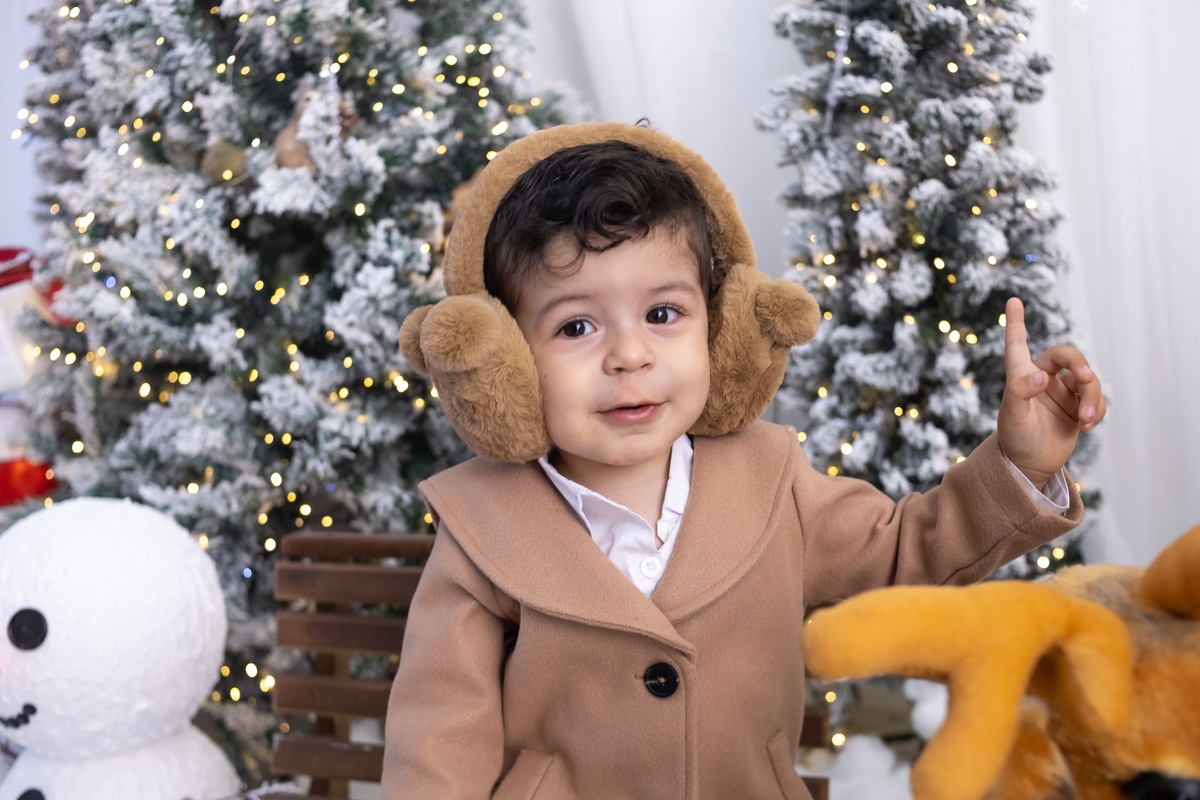 Ensaio de Natal em estudio. Fotografo em Londrina especializado em ensaios de bebes, família e crianças. Momento registrado pela fotografa Giscellayne.