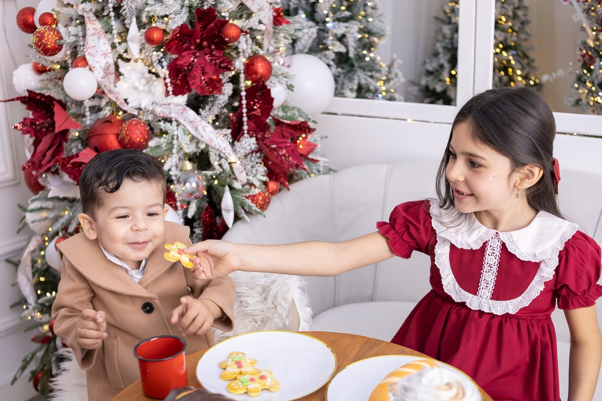 Ensaio de Natal em estudio. Fotografo em Londrina especializado em ensaios de bebes, família e crianças. Momento registrado pela fotografa Giscellayne.