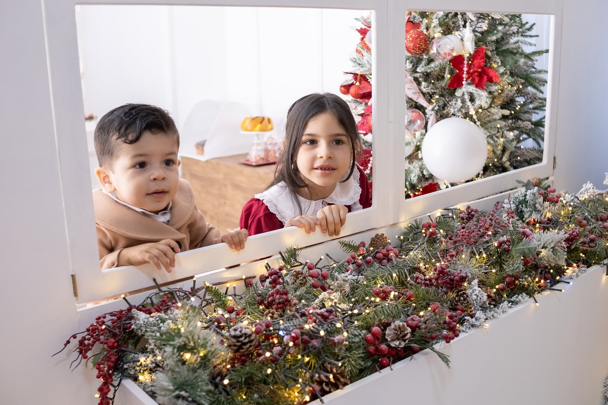 Ensaio de Natal em estudio. Fotografo em Londrina especializado em ensaios de bebes, família e crianças. Momento registrado pela fotografa Giscellayne.