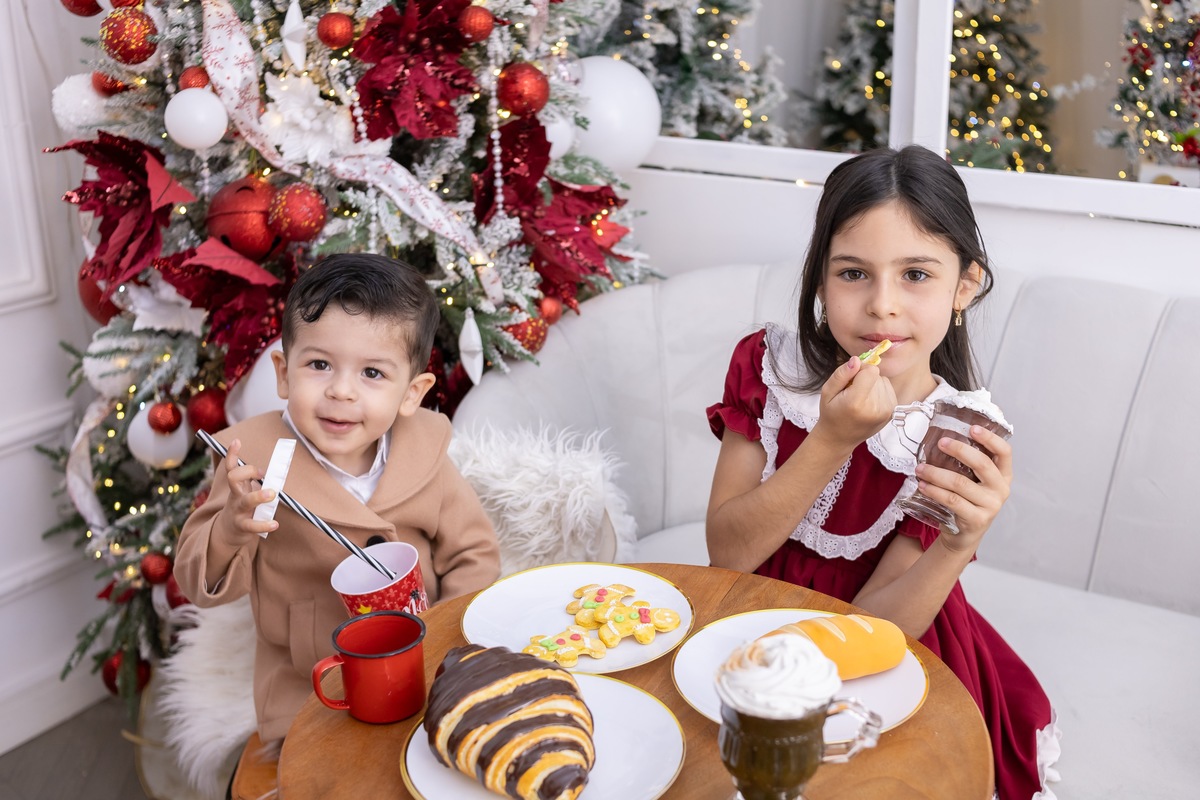 Ensaio de Natal em estudio. Fotografo em Londrina especializado em ensaios de bebes, família e crianças. Momento registrado pela fotografa Giscellayne.