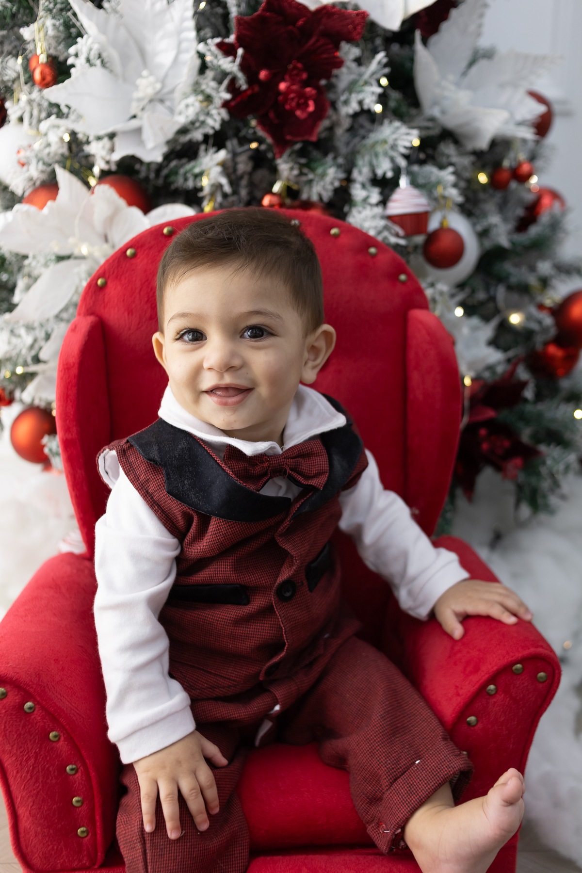 Ensaio de Natal em estudio. Fotografo em Londrina especializado em ensaios de bebes, família e crianças. Momento registrado pela fotografa Giscellayne.