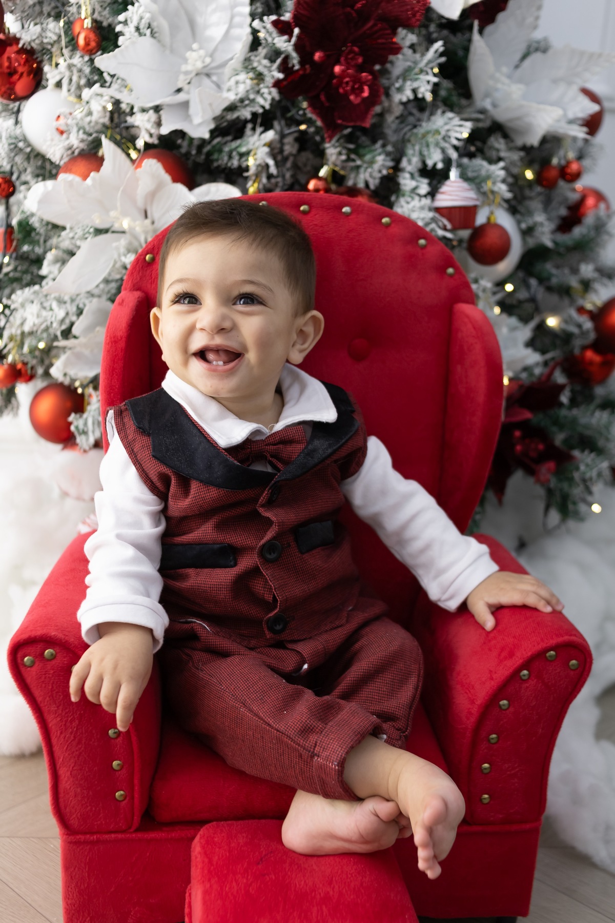 Ensaio de Natal em estudio. Fotografo em Londrina especializado em ensaios de bebes, família e crianças. Momento registrado pela fotografa Giscellayne.