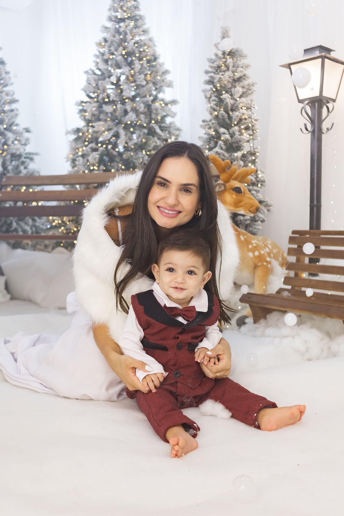 Ensaio de Natal em estudio. Fotografo em Londrina especializado em ensaios de bebes, família e crianças. Momento registrado pela fotografa Giscellayne.