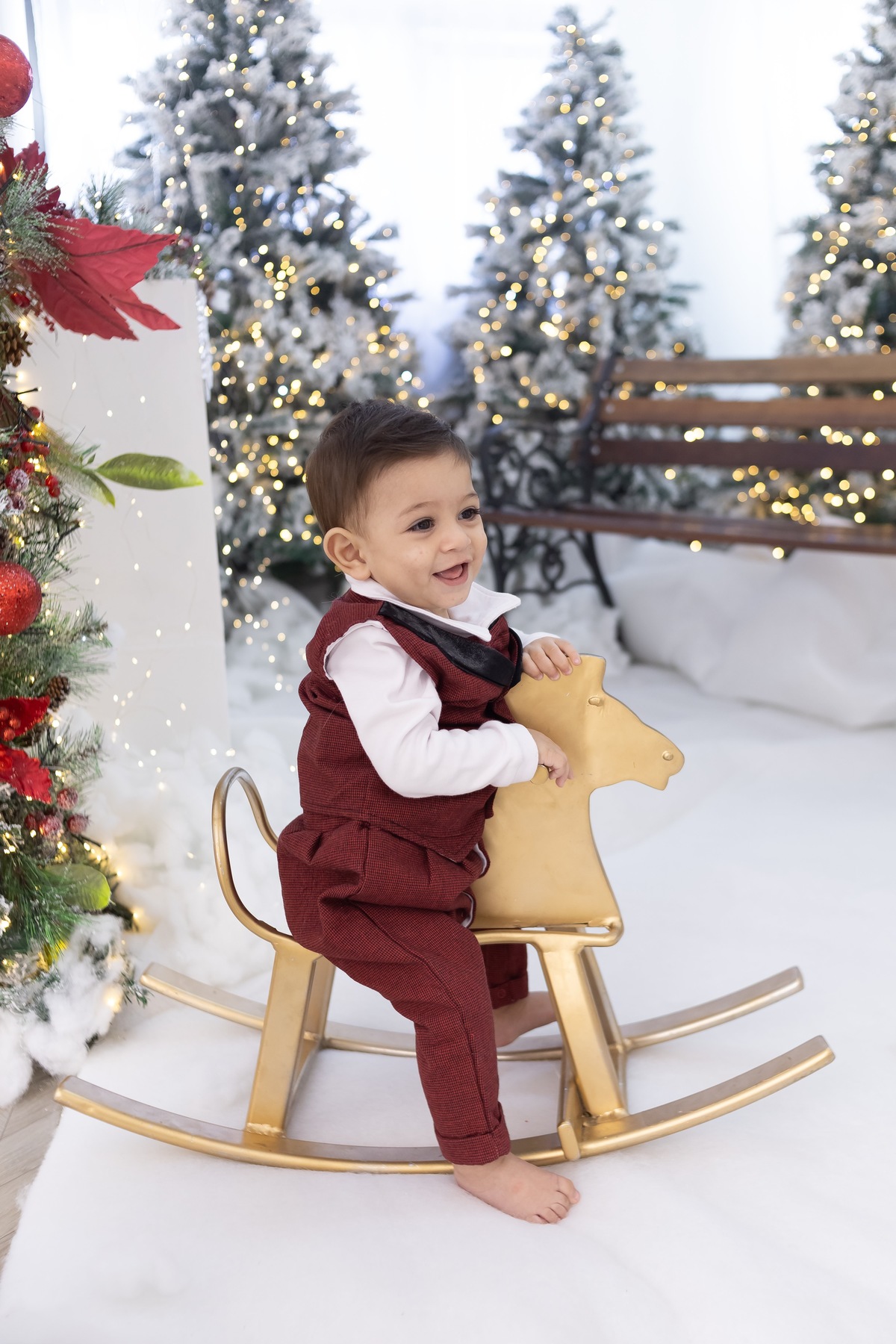 Ensaio de Natal em estudio. Fotografo em Londrina especializado em ensaios de bebes, família e crianças. Momento registrado pela fotografa Giscellayne.