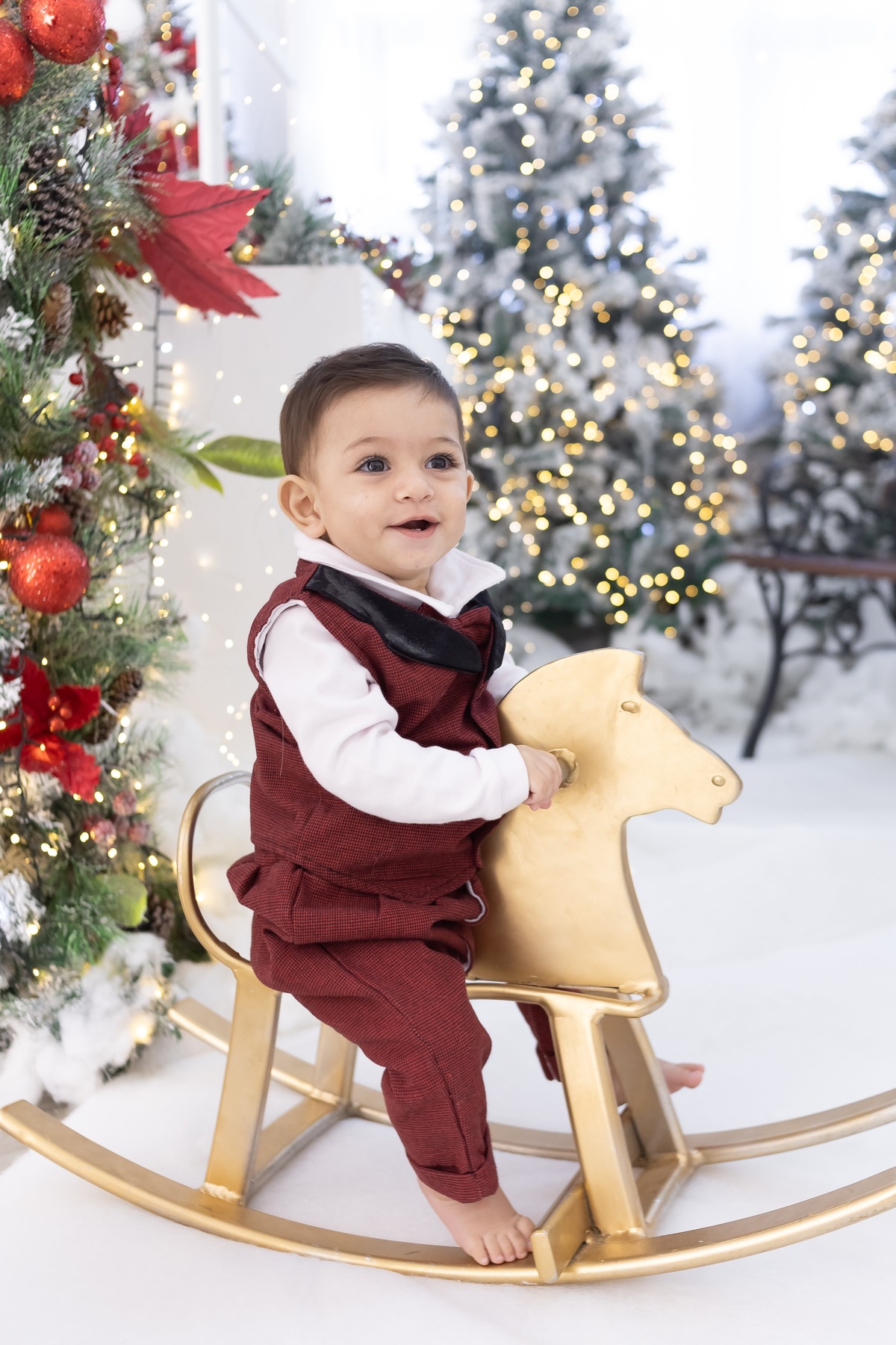 Ensaio de Natal em estudio. Fotografo em Londrina especializado em ensaios de bebes, família e crianças. Momento registrado pela fotografa Giscellayne.
