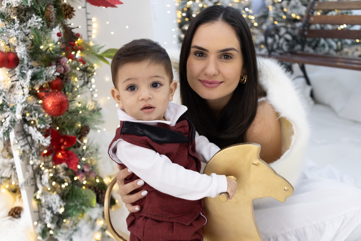 Ensaio de Natal em estudio. Fotografo em Londrina especializado em ensaios de bebes, família e crianças. Momento registrado pela fotografa Giscellayne.