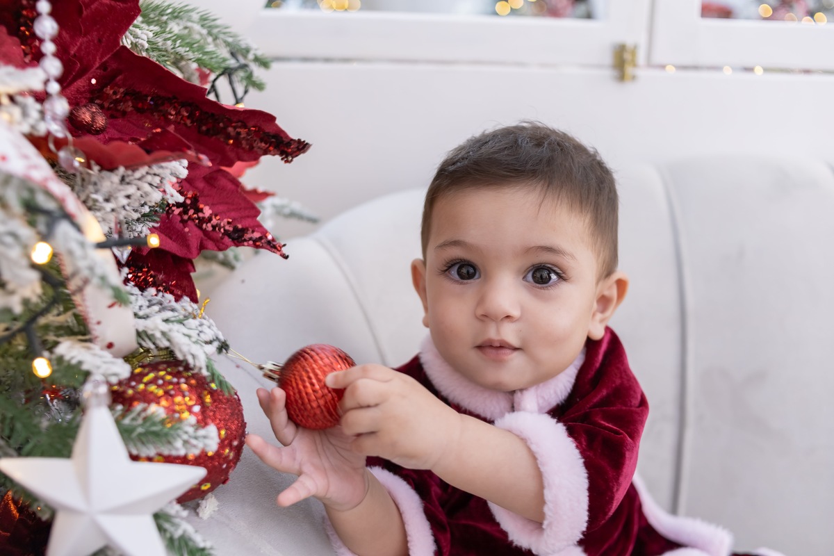Ensaio de Natal em estudio. Fotografo em Londrina especializado em ensaios de bebes, família e crianças. Momento registrado pela fotografa Giscellayne.