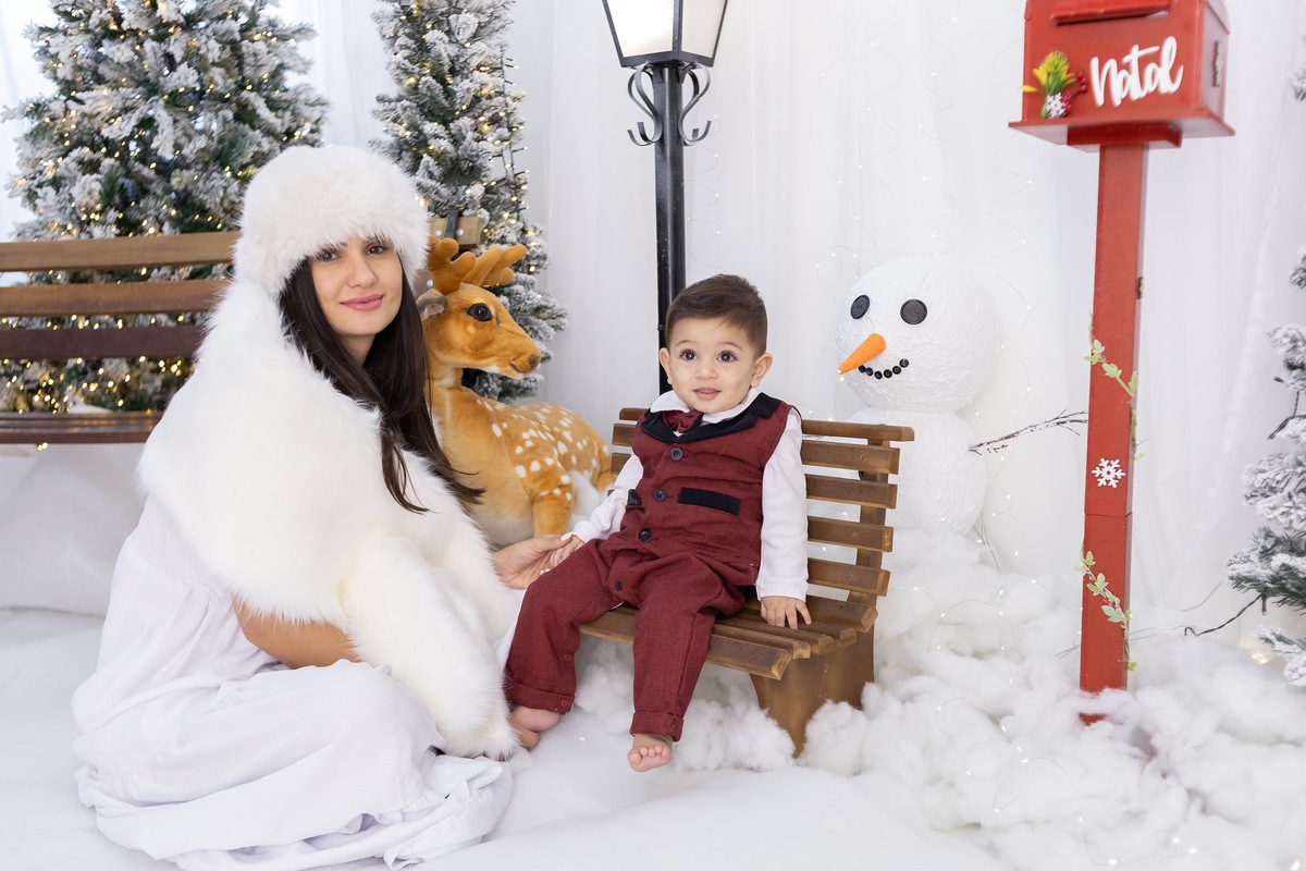 Ensaio de Natal em estudio. Fotografo em Londrina especializado em ensaios de bebes, família e crianças. Momento registrado pela fotografa Giscellayne.