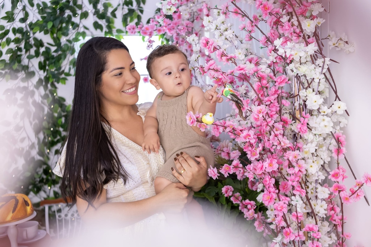 Ensaio de dia das mães em estudio. Fotografo em Londrina especializado em ensaios de bebes, família e crianças. Momento registrado pela fotografa Giscellayne.