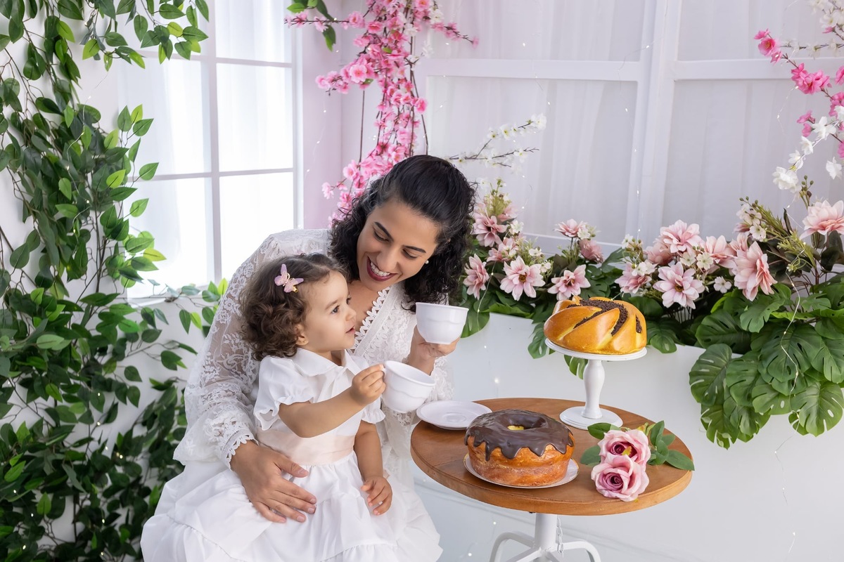 Ensaio de dia das mães em estudio. Fotografo em Londrina especializado em ensaios de bebes, família e crianças. Momento registrado pela fotografa Giscellayne.