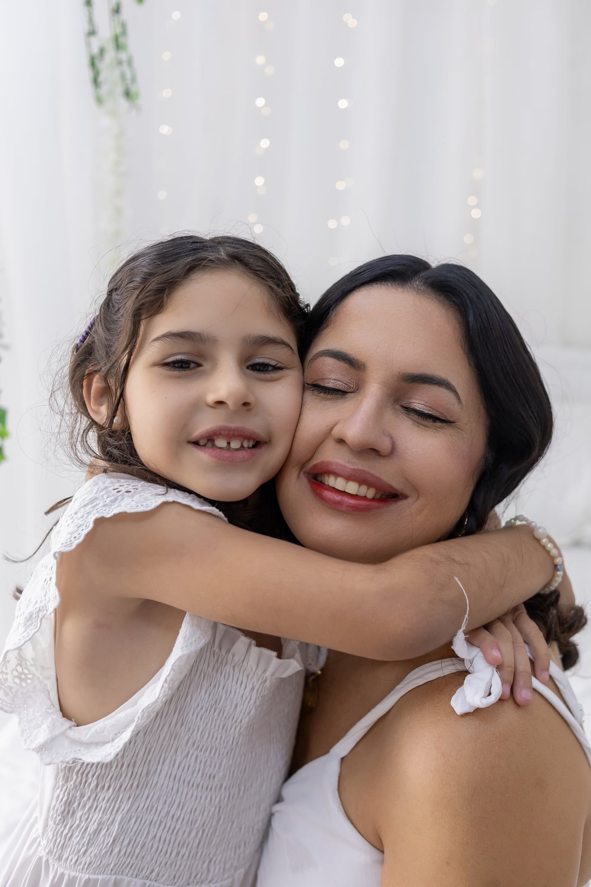 Ensaio de dia das mães em estudio. Fotografo em Londrina especializado em ensaios de bebes, família e crianças. Momento registrado pela fotografa Giscellayne.