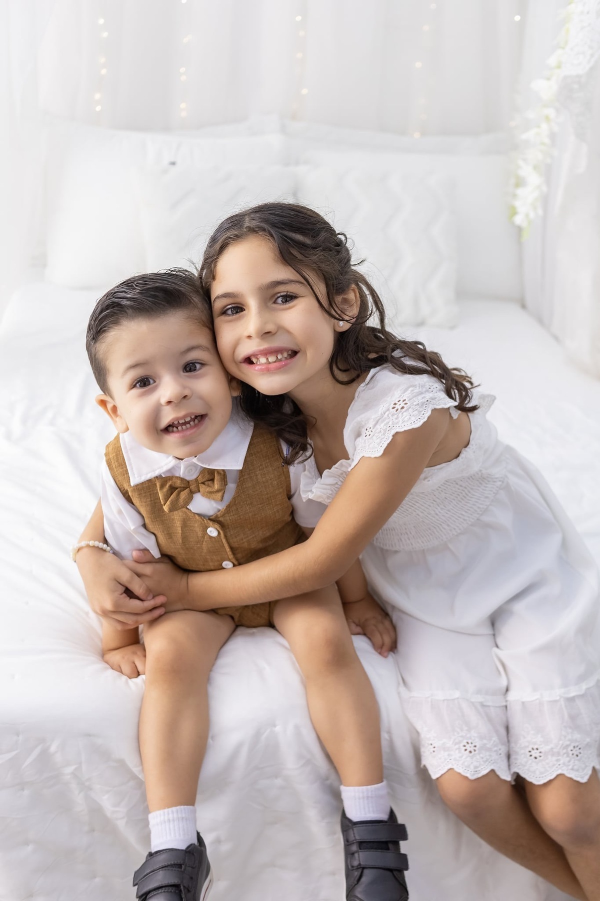 Ensaio de dia das mães em estudio. Fotografo em Londrina especializado em ensaios de bebes, família e crianças. Momento registrado pela fotografa Giscellayne.