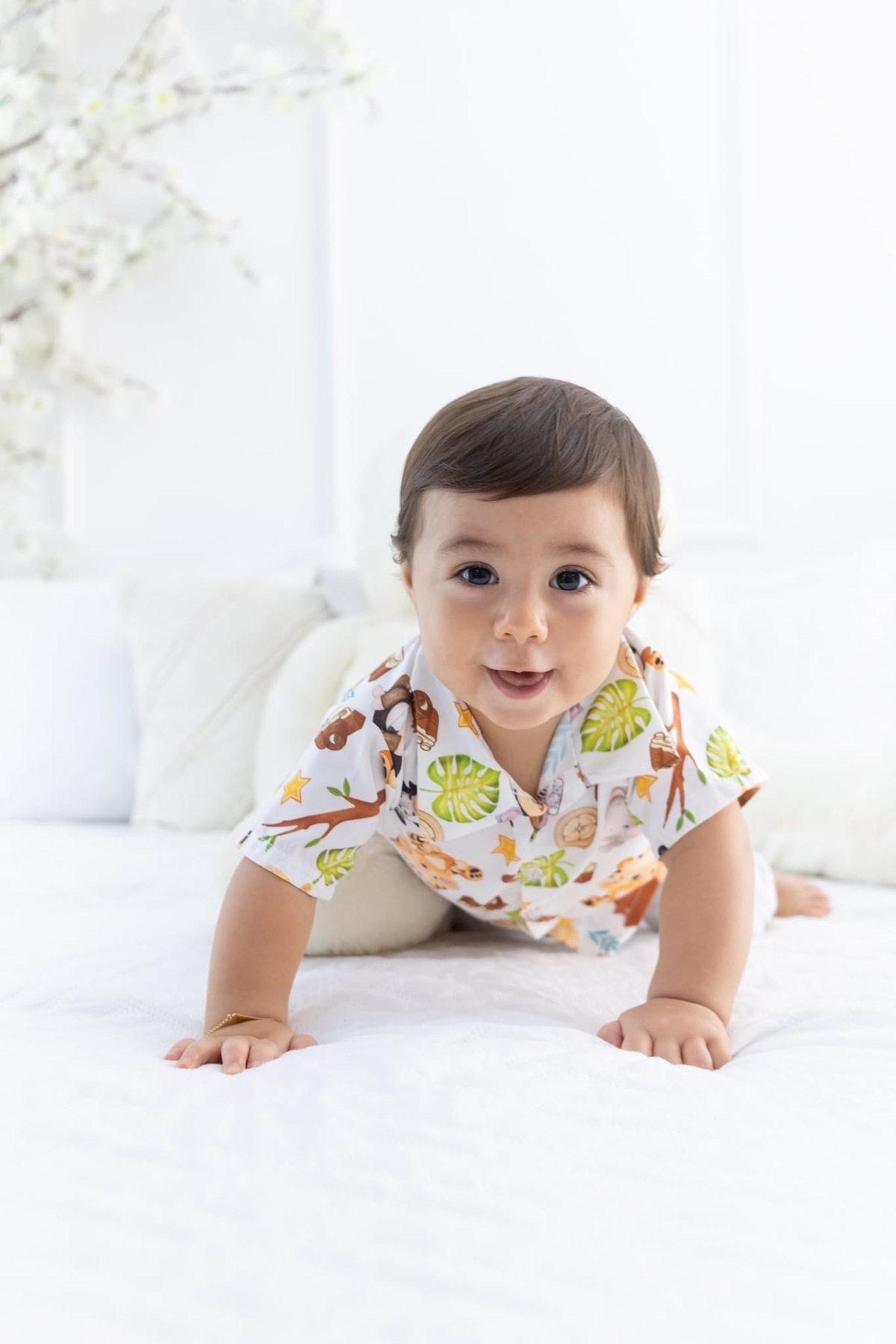 Ensaio de smash the cake em estúdio. Fotografo em Londrina especializado em ensaios de bebes, família e crianças. Momento registrado pela fotografa Giscellayne.