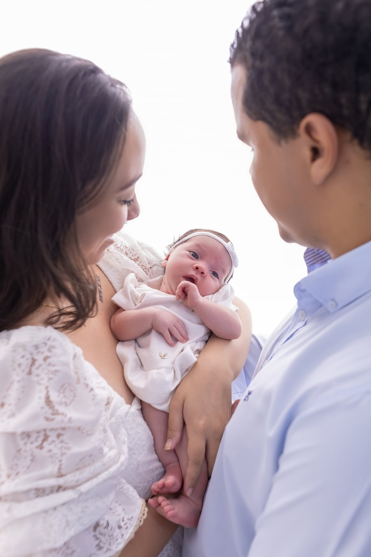 Ensaio de newborn em estúdio. Fotografo em Londrina especializado em ensaios de bebes, família e crianças. Momento registrado pela fotografa Giscellayne.