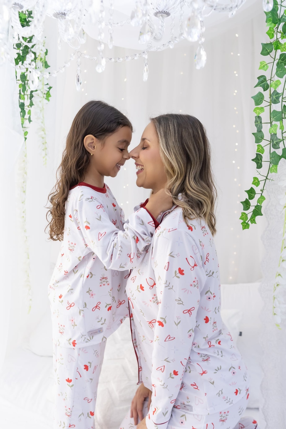 Ensaio de smash the cake em estúdio. Fotografo em Londrina especializado em ensaios de bebes, família e crianças. Momento registrado pela fotografa Giscellayne.