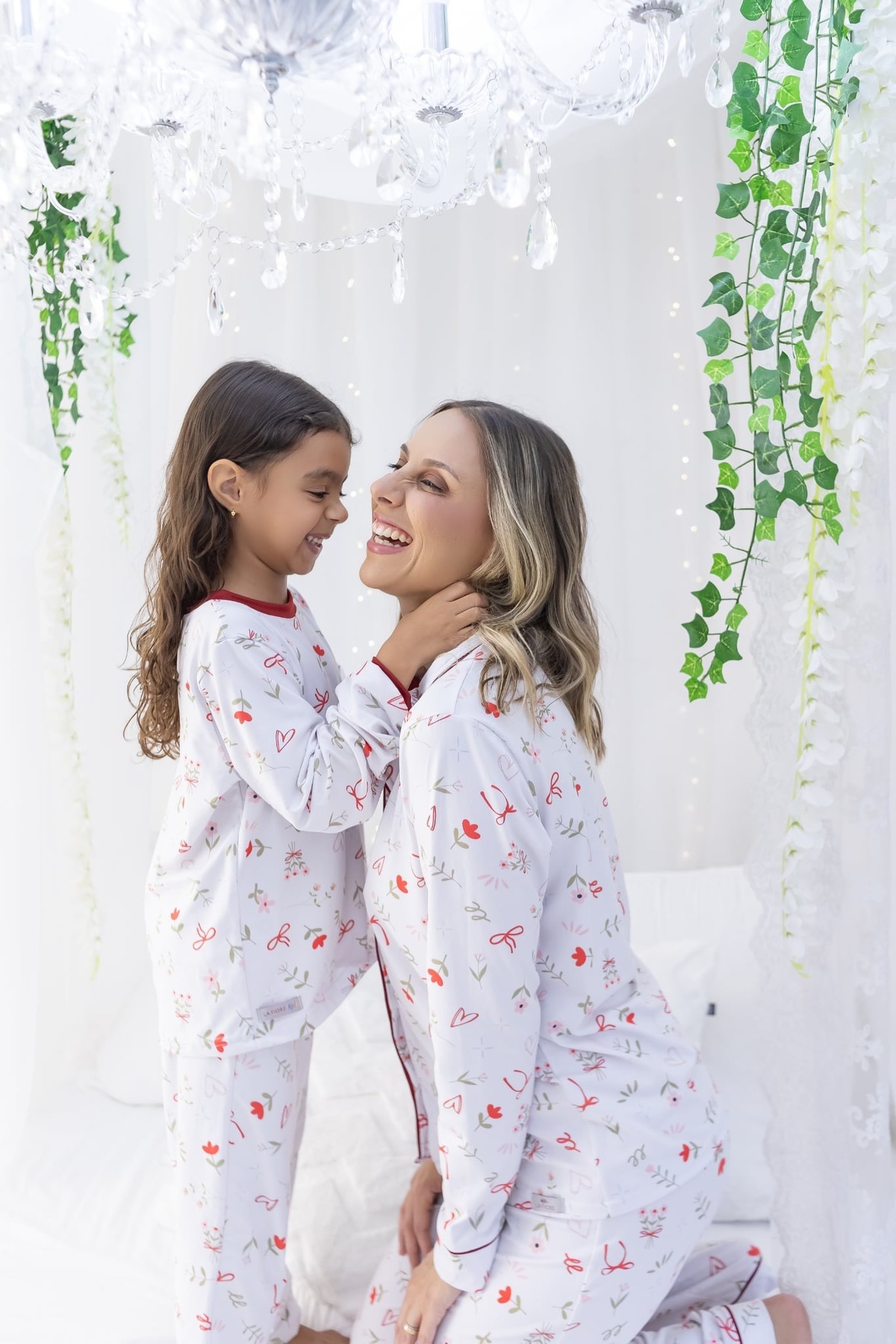 Ensaio de smash the cake em estúdio. Fotografo em Londrina especializado em ensaios de bebes, família e crianças. Momento registrado pela fotografa Giscellayne.