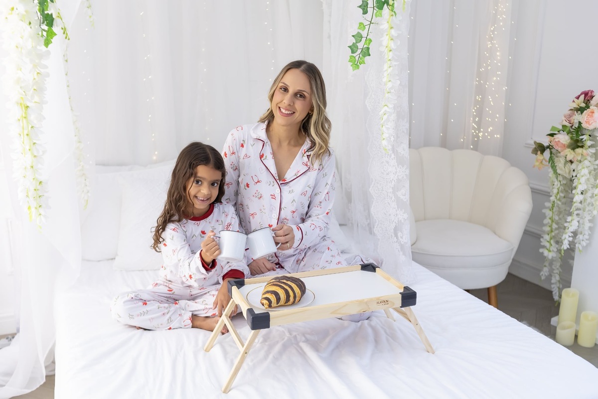 Ensaio de smash the cake em estúdio. Fotografo em Londrina especializado em ensaios de bebes, família e crianças. Momento registrado pela fotografa Giscellayne.