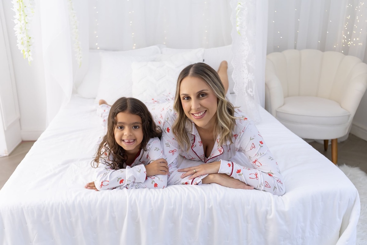 Ensaio de smash the cake em estúdio. Fotografo em Londrina especializado em ensaios de bebes, família e crianças. Momento registrado pela fotografa Giscellayne.
