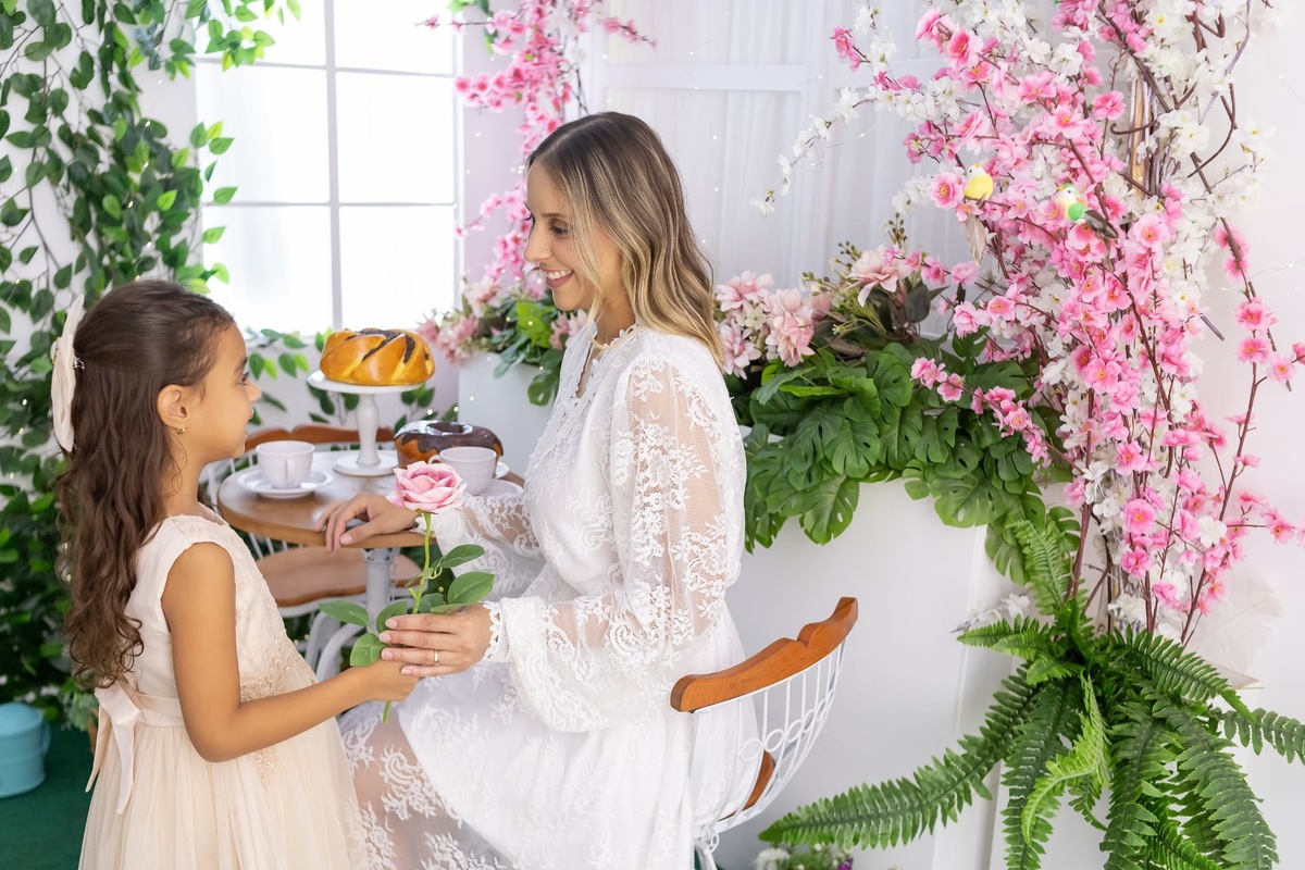Ensaio de smash the cake em estúdio. Fotografo em Londrina especializado em ensaios de bebes, família e crianças. Momento registrado pela fotografa Giscellayne.