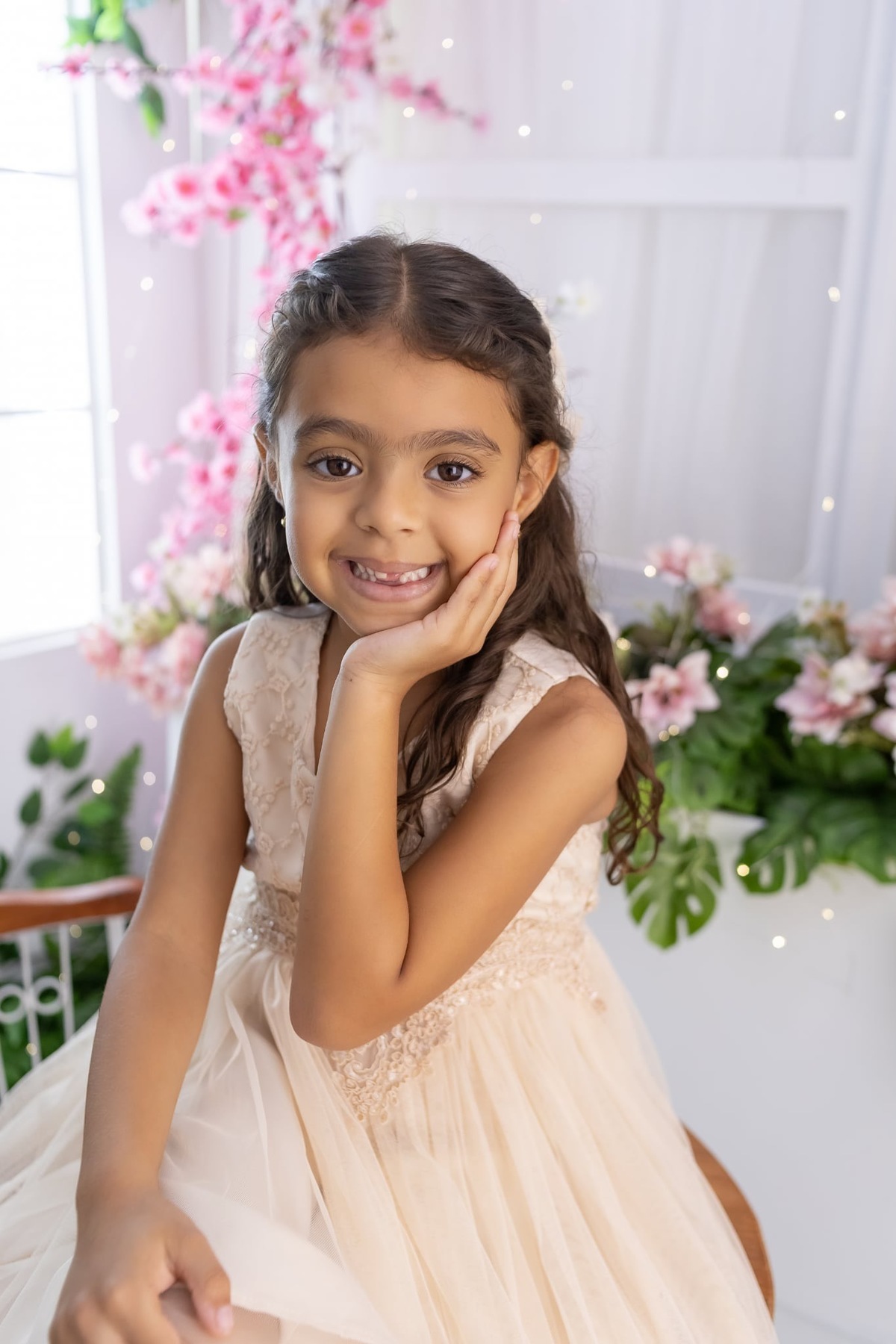 Ensaio de smash the cake em estúdio. Fotografo em Londrina especializado em ensaios de bebes, família e crianças. Momento registrado pela fotografa Giscellayne.