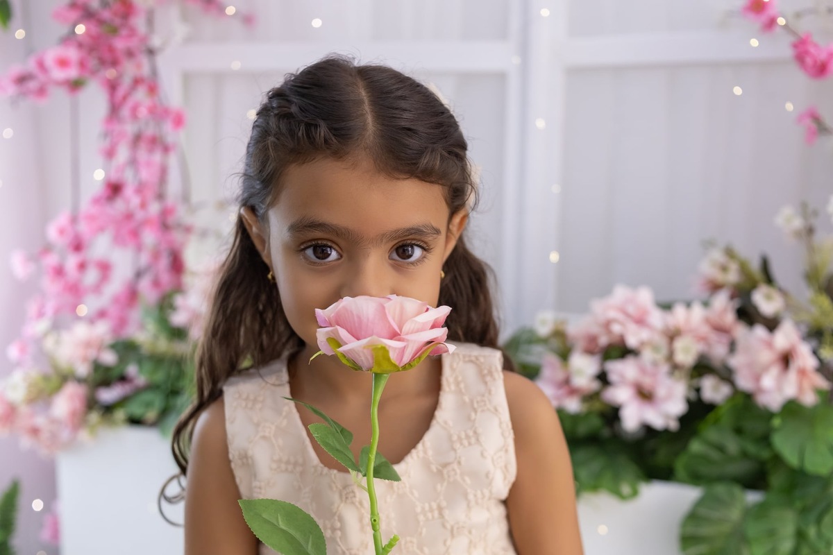 Ensaio de smash the cake em estúdio. Fotografo em Londrina especializado em ensaios de bebes, família e crianças. Momento registrado pela fotografa Giscellayne.