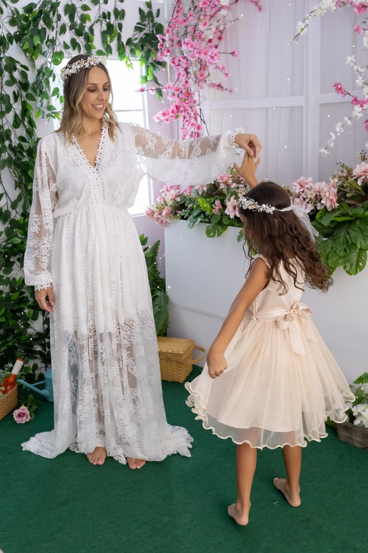 Ensaio de smash the cake em estúdio. Fotografo em Londrina especializado em ensaios de bebes, família e crianças. Momento registrado pela fotografa Giscellayne.