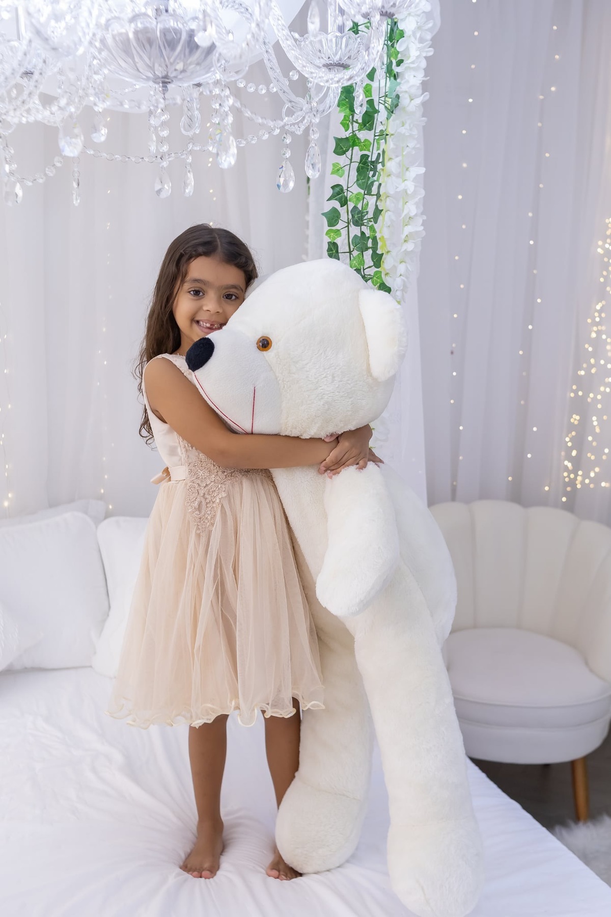 Ensaio de smash the cake em estúdio. Fotografo em Londrina especializado em ensaios de bebes, família e crianças. Momento registrado pela fotografa Giscellayne.