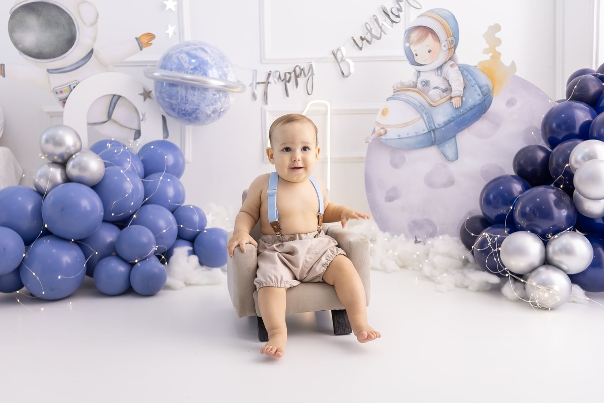 Ensaio de smash the cake em estúdio. Fotografo em Londrina especializado em ensaios de bebes, família e crianças. Momento registrado pela fotografa Giscellayne.