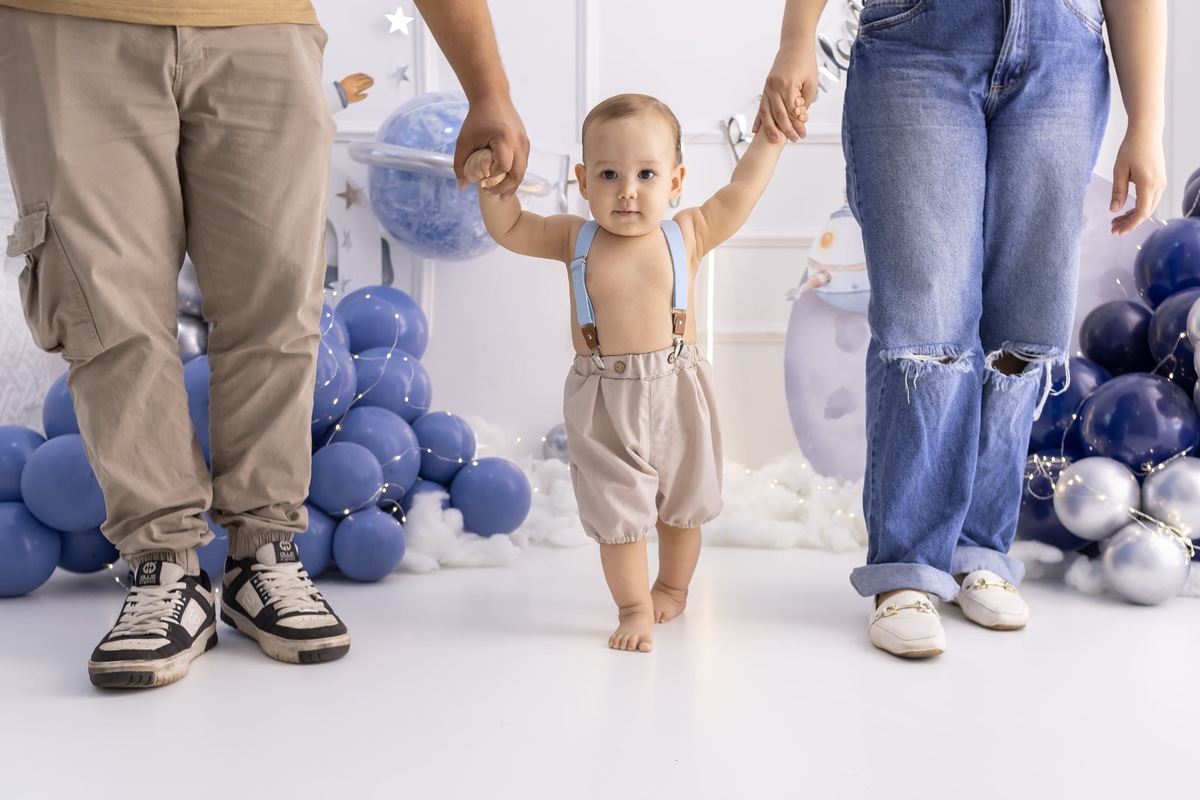 Ensaio de smash the cake em estúdio. Fotografo em Londrina especializado em ensaios de bebes, família e crianças. Momento registrado pela fotografa Giscellayne.