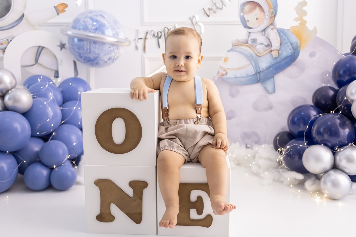 Ensaio de smash the cake em estúdio. Fotografo em Londrina especializado em ensaios de bebes, família e crianças. Momento registrado pela fotografa Giscellayne.
