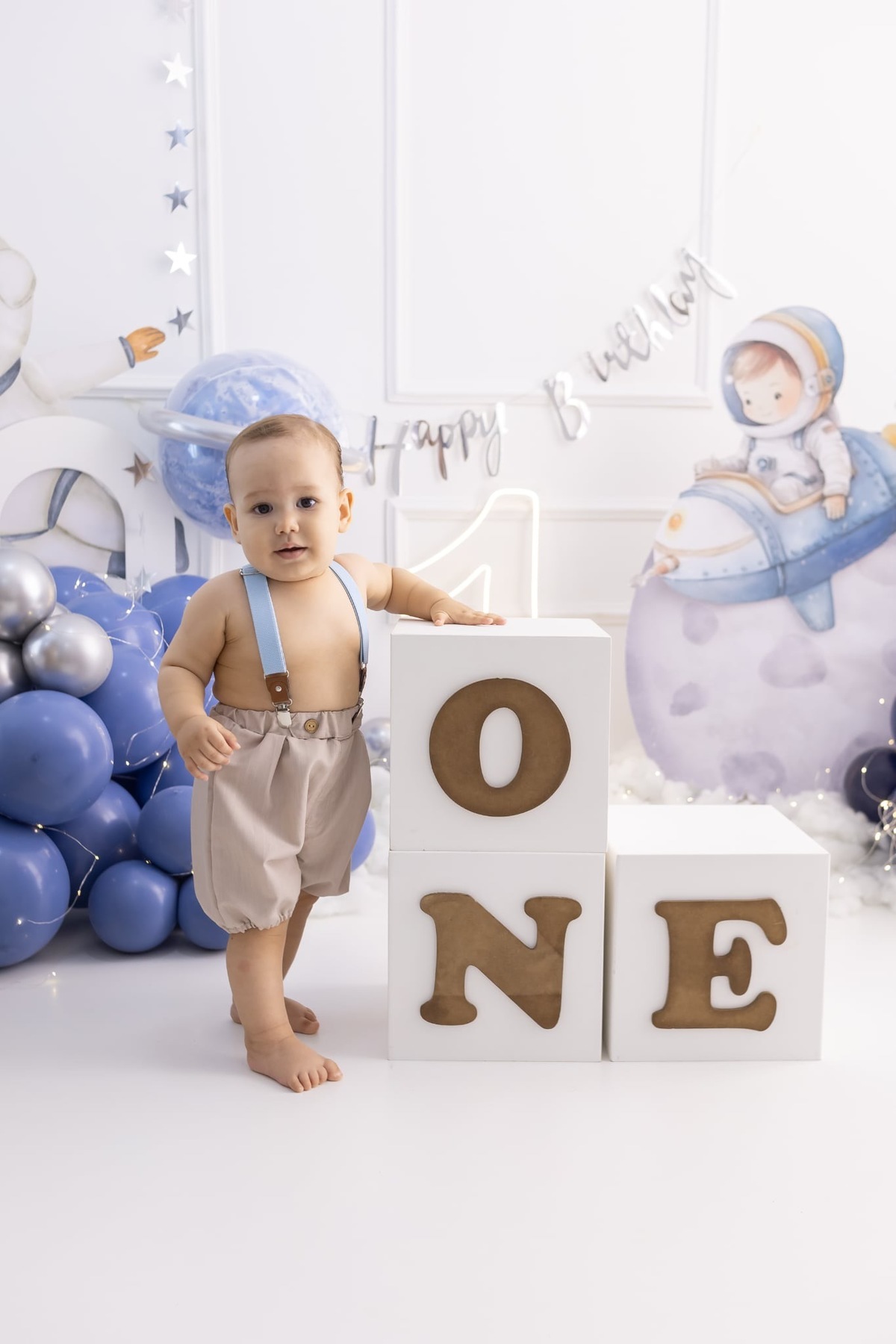 Ensaio de smash the cake em estúdio. Fotografo em Londrina especializado em ensaios de bebes, família e crianças. Momento registrado pela fotografa Giscellayne.