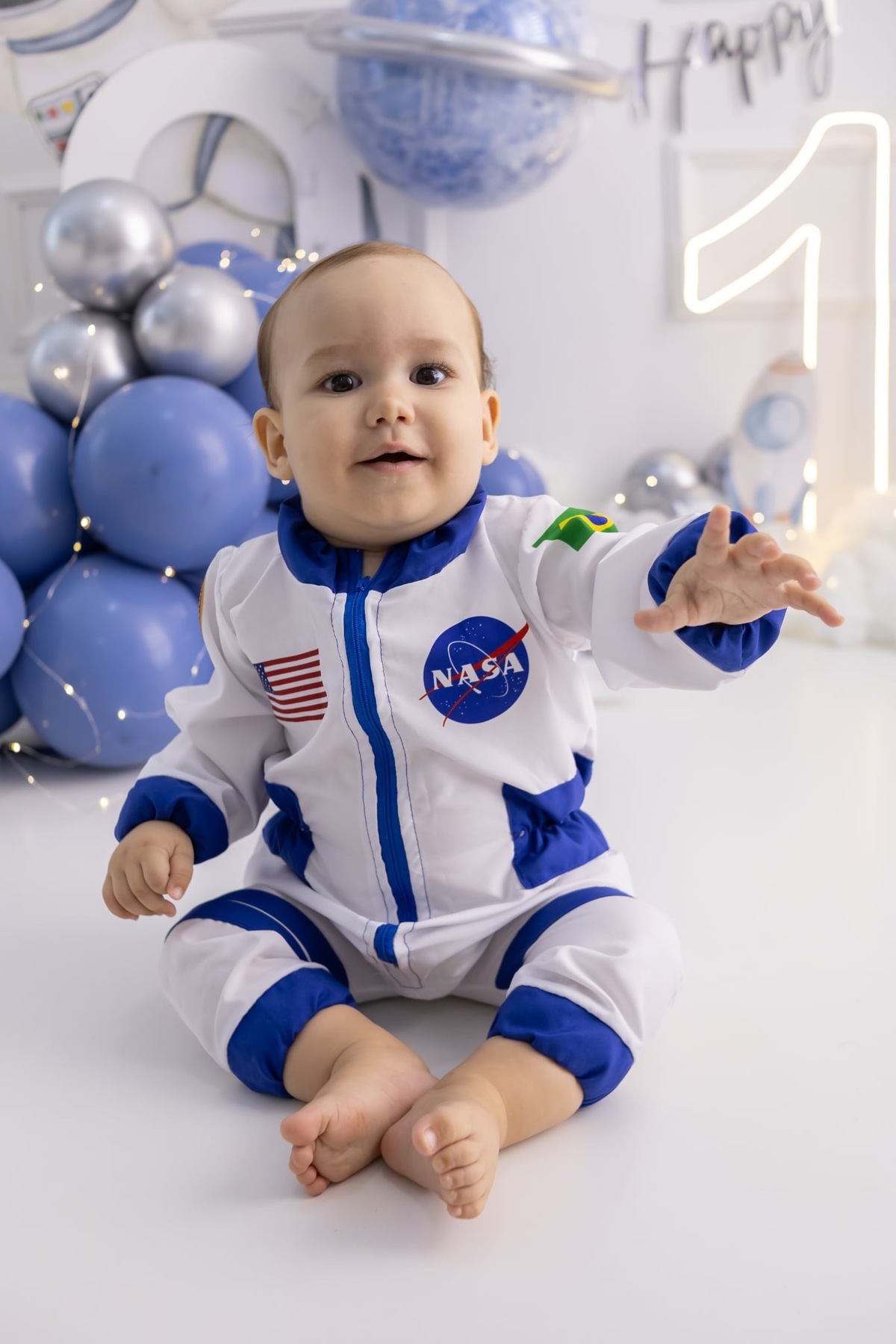 Ensaio de smash the cake em estúdio. Fotografo em Londrina especializado em ensaios de bebes, família e crianças. Momento registrado pela fotografa Giscellayne.