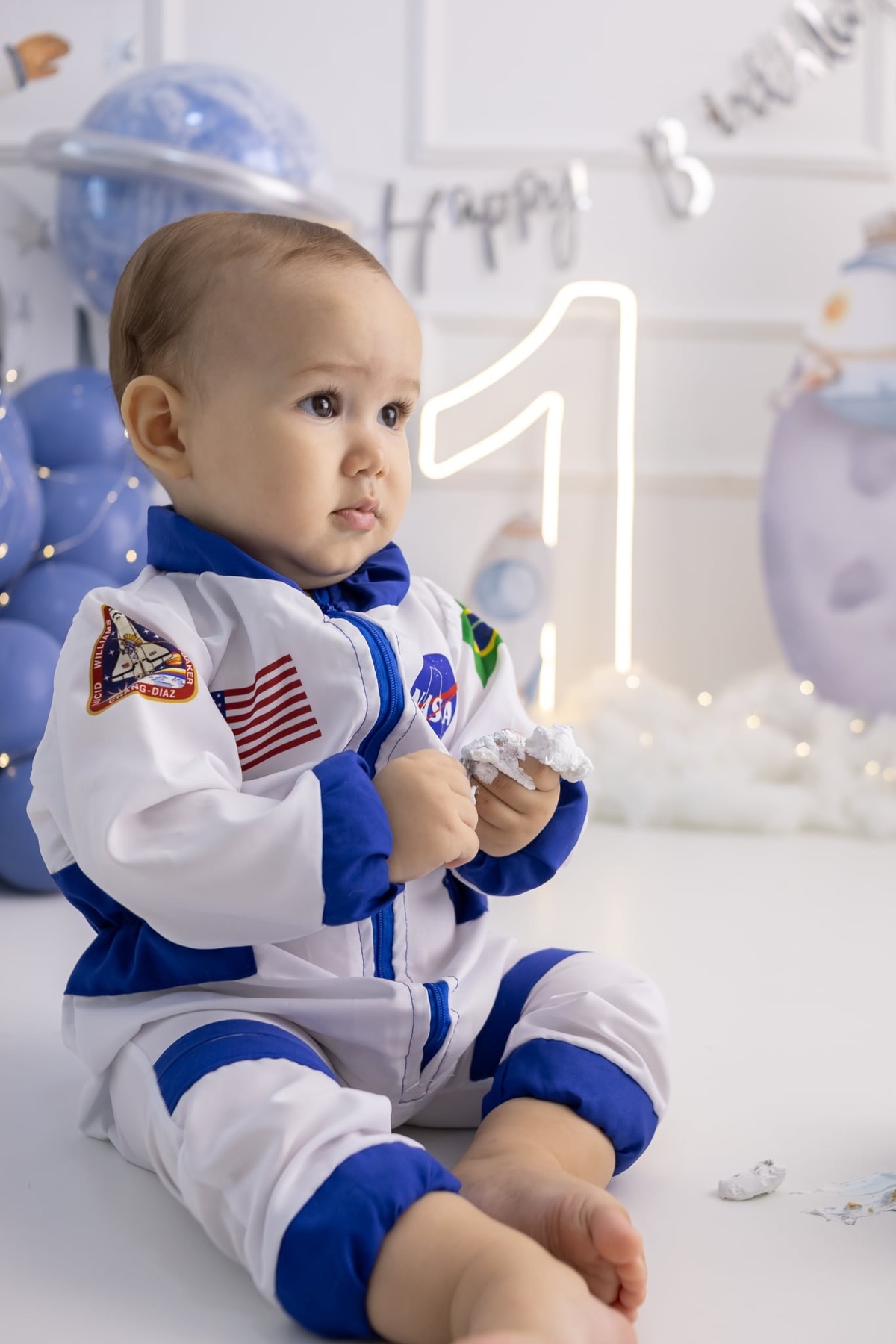 Ensaio de smash the cake em estúdio. Fotografo em Londrina especializado em ensaios de bebes, família e crianças. Momento registrado pela fotografa Giscellayne.