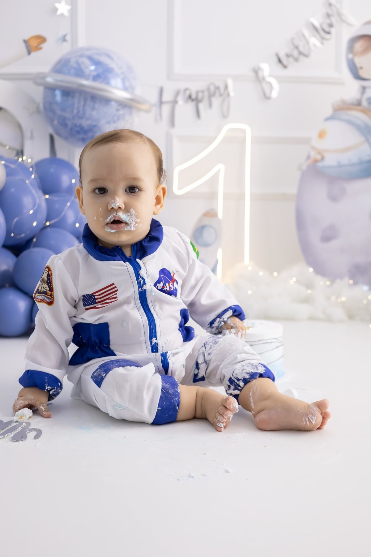 Ensaio de smash the cake em estúdio. Fotografo em Londrina especializado em ensaios de bebes, família e crianças. Momento registrado pela fotografa Giscellayne.