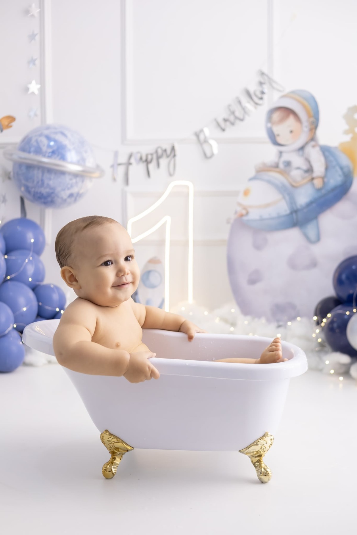 Ensaio de smash the cake em estúdio. Fotografo em Londrina especializado em ensaios de bebes, família e crianças. Momento registrado pela fotografa Giscellayne.