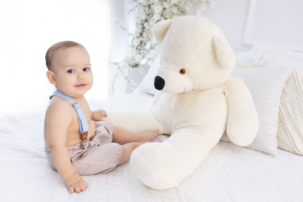 Ensaio de smash the cake em estúdio. Fotografo em Londrina especializado em ensaios de bebes, família e crianças. Momento registrado pela fotografa Giscellayne.