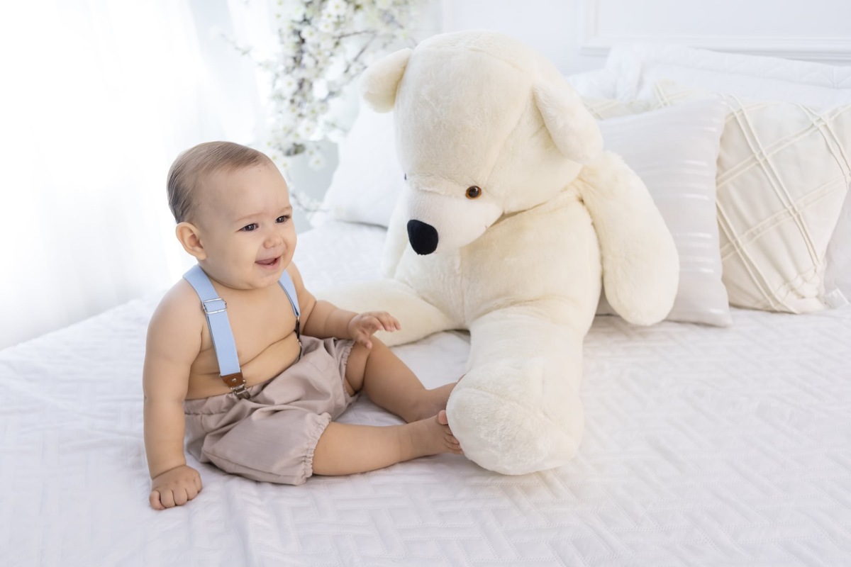 Ensaio de smash the cake em estúdio. Fotografo em Londrina especializado em ensaios de bebes, família e crianças. Momento registrado pela fotografa Giscellayne.