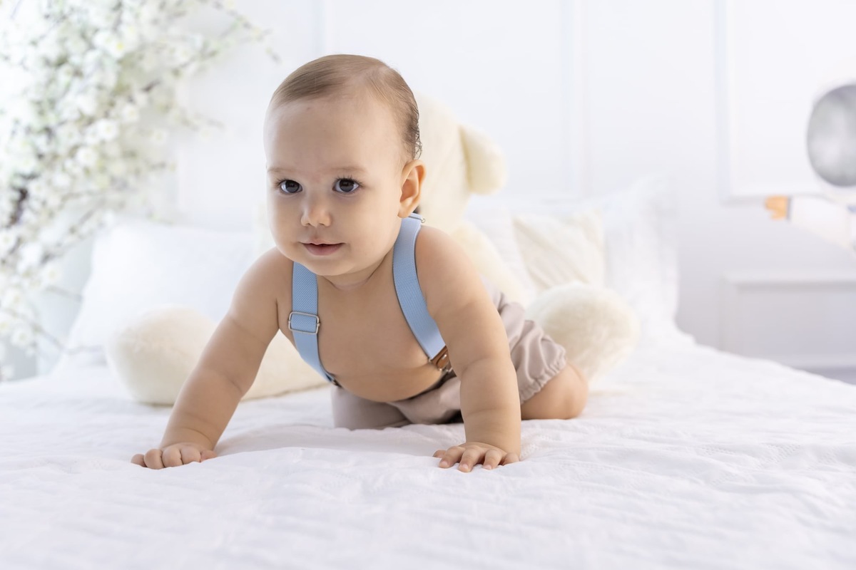 Ensaio de smash the cake em estúdio. Fotografo em Londrina especializado em ensaios de bebes, família e crianças. Momento registrado pela fotografa Giscellayne.