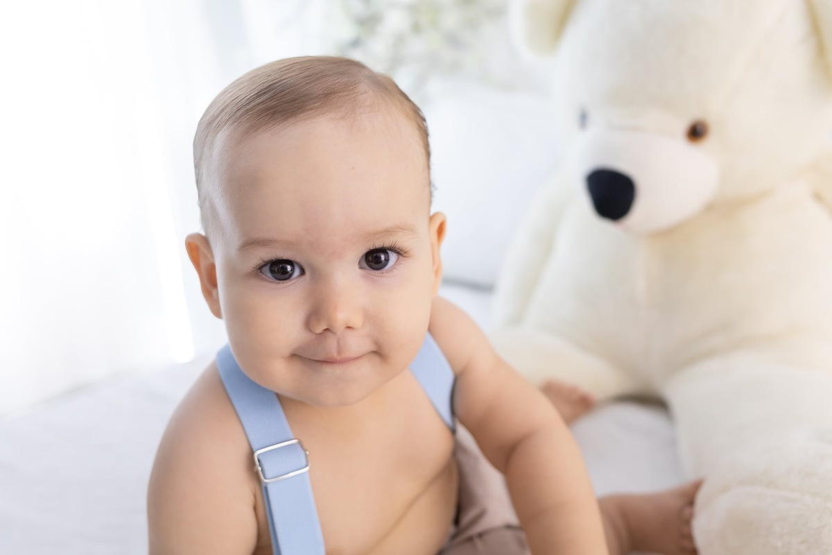 Ensaio de smash the cake em estúdio. Fotografo em Londrina especializado em ensaios de bebes, família e crianças. Momento registrado pela fotografa Giscellayne.