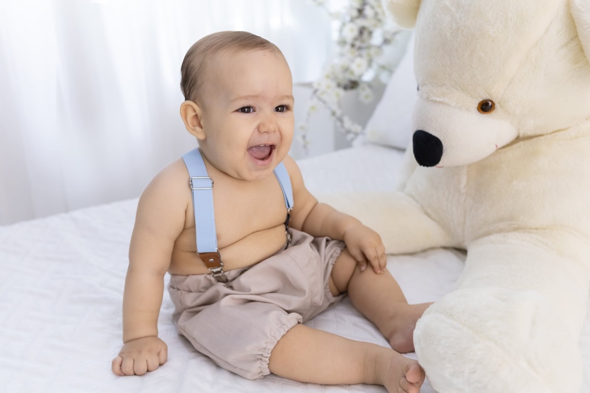 Ensaio de smash the cake em estúdio. Fotografo em Londrina especializado em ensaios de bebes, família e crianças. Momento registrado pela fotografa Giscellayne.