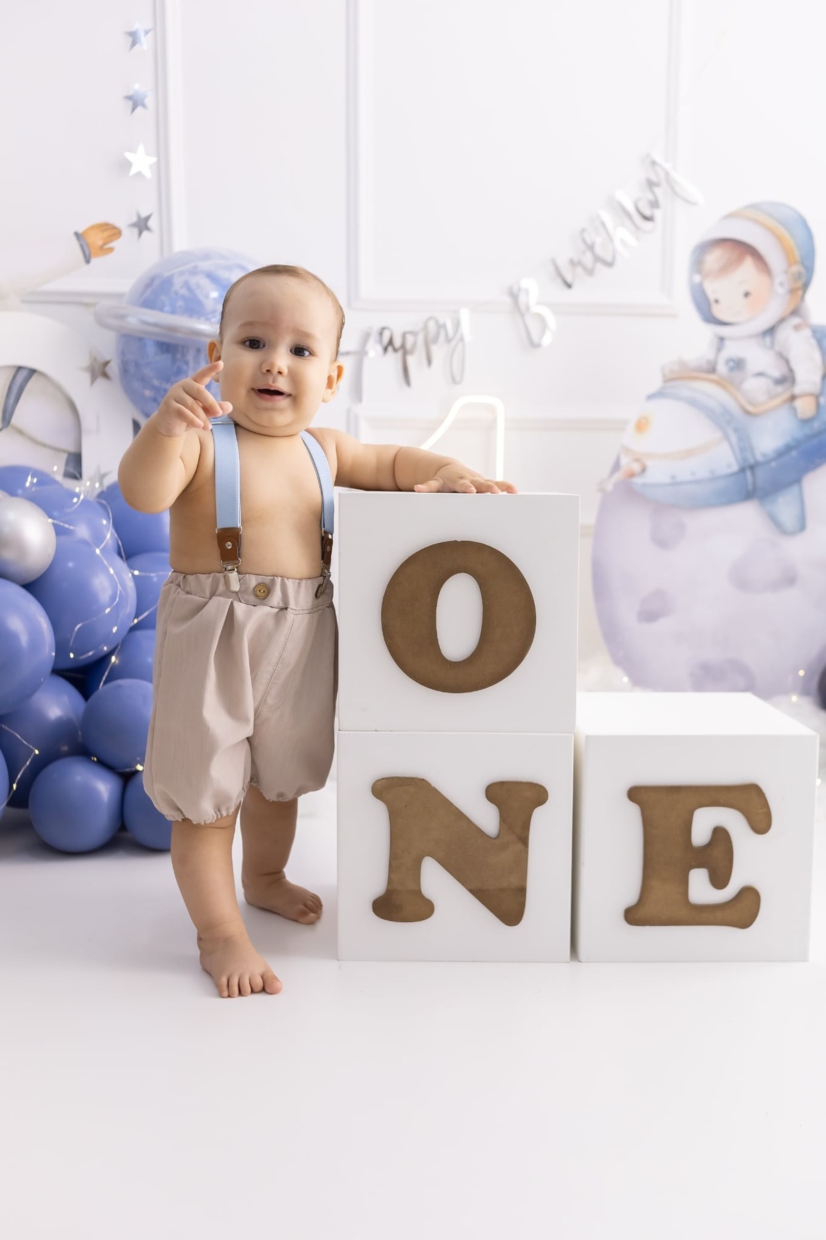 Ensaio de smash the cake em estúdio. Fotografo em Londrina especializado em ensaios de bebes, família e crianças. Momento registrado pela fotografa Giscellayne.