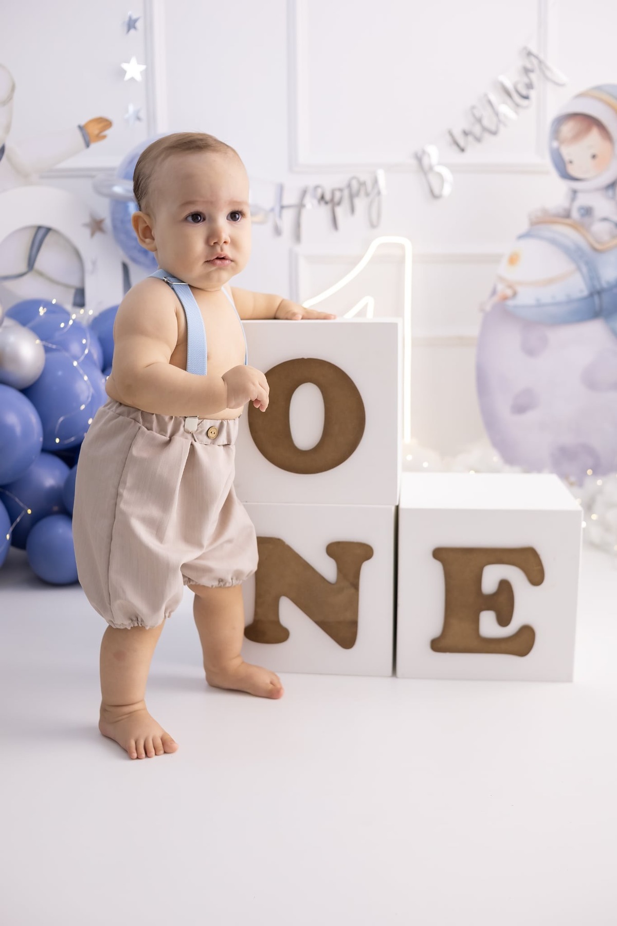 Ensaio de smash the cake em estúdio. Fotografo em Londrina especializado em ensaios de bebes, família e crianças. Momento registrado pela fotografa Giscellayne.