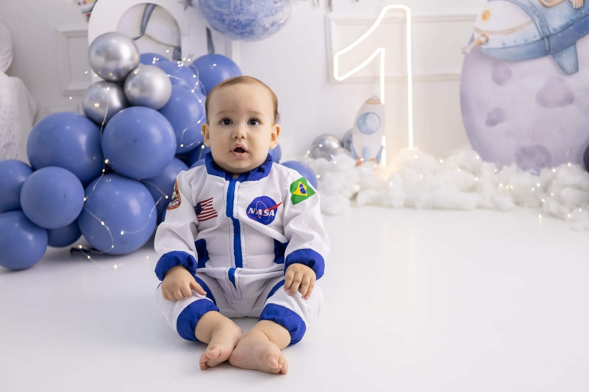 Ensaio de smash the cake em estúdio. Fotografo em Londrina especializado em ensaios de bebes, família e crianças. Momento registrado pela fotografa Giscellayne.